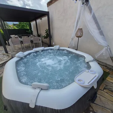 Maison Individuelle Avec Sa Piscine Privée *