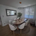 Maison Individuelle Avec Sa Piscine Et Son Jacuzzi Prives Villa