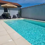 Maison Individuelle Avec Sa Piscine Et Son Jacuzzi Prives