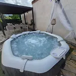 Maison Individuelle Avec Sa Piscine Et Son Jacuzzi Prives *